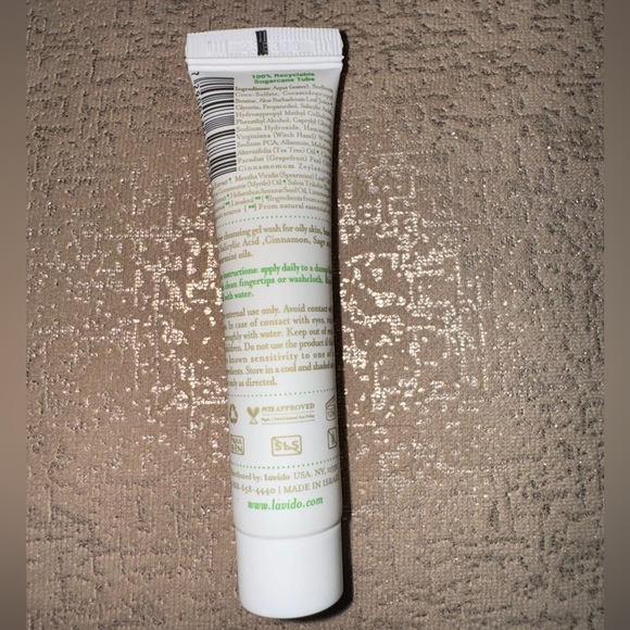 lavido THERA INTENSIVE OIL CONTROL
CLARIFYING GEL WASH
Replenish/Nourish/Protect - Picture 6 of 6